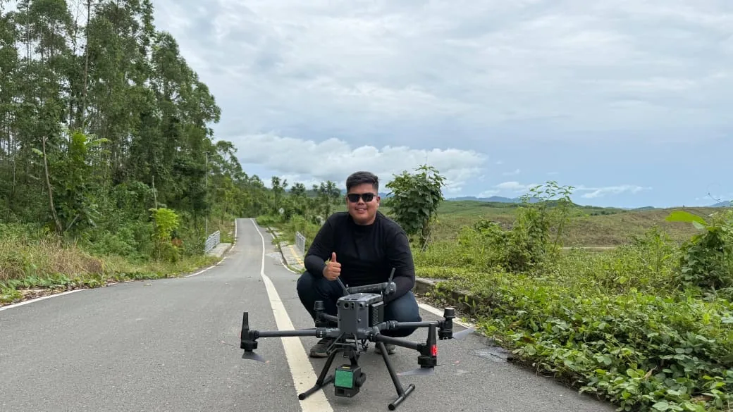 Pilot Anugerah Lens bersama drone pemetaan enterprise di lokasi survei